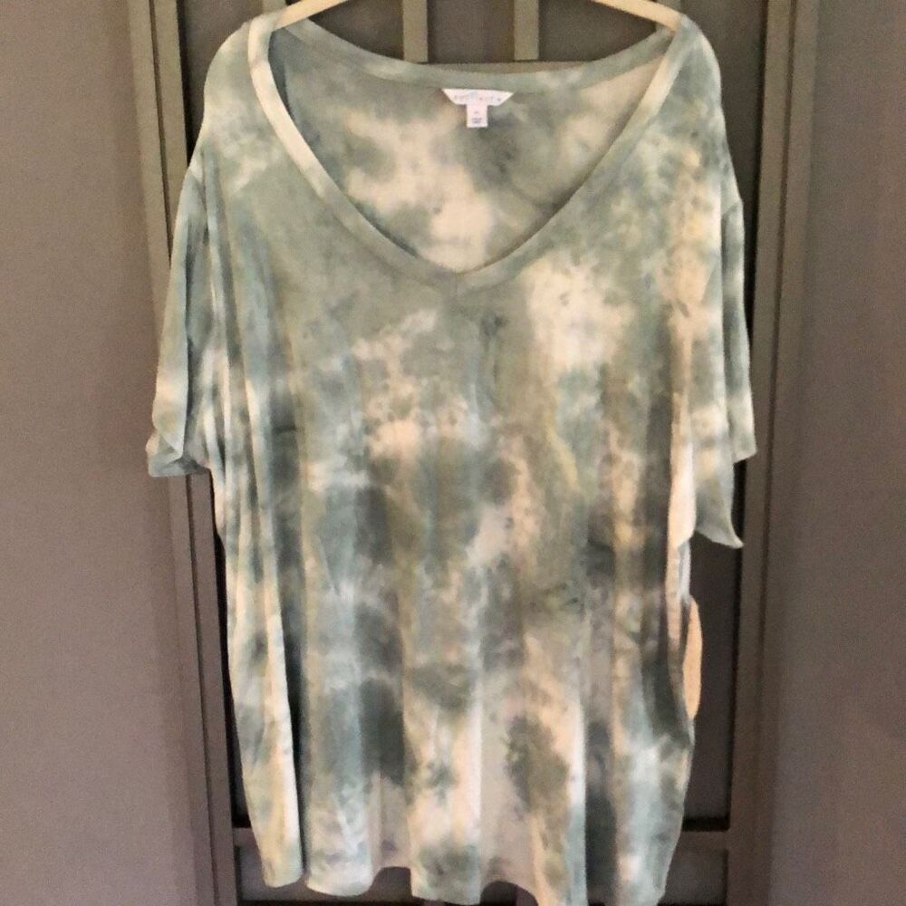 NWT Boutique brand Re-tie dye T-shirt￼ rayon 3x